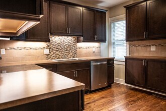 Building Photo - 5125 Walnut St