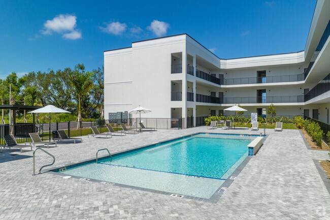 Piscina - San Carlos Apartments