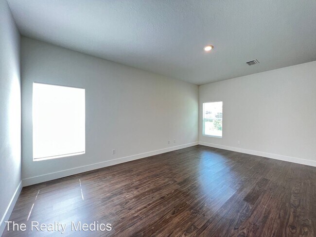 Building Photo - 4 br, 2 bath House - 2718 Wright Ave SE