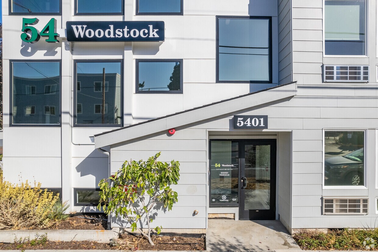 54 Woodstock 5419 SE Woodstock Blvd Portland, OR