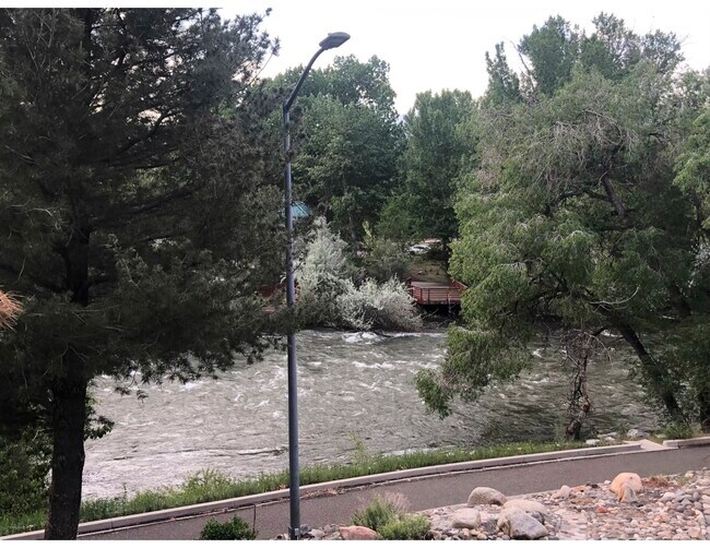Foto del edificio - 2855 Idlewild Dr