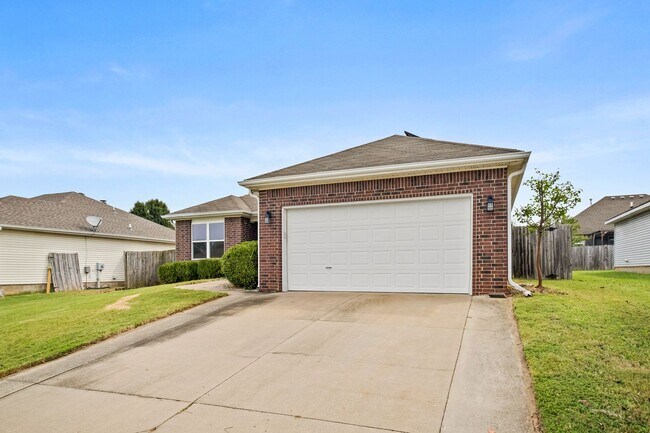 Building Photo - Great 3 Beds + 2 Baths Home with Solar Pan...