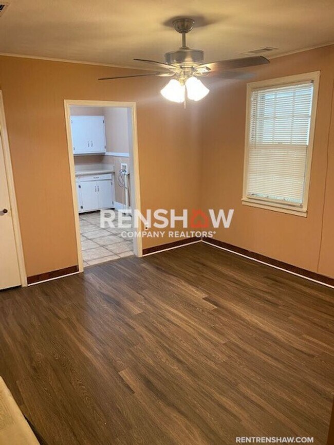 Foto del edificio - Classic 3/1 In Berclair Now Available For ...
