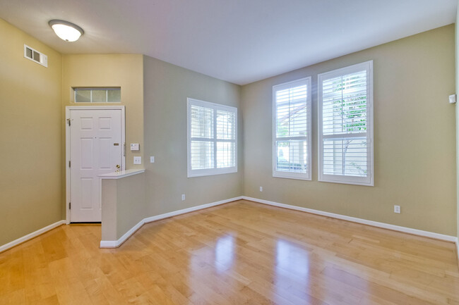 Building Photo - 443 Farrel Ct