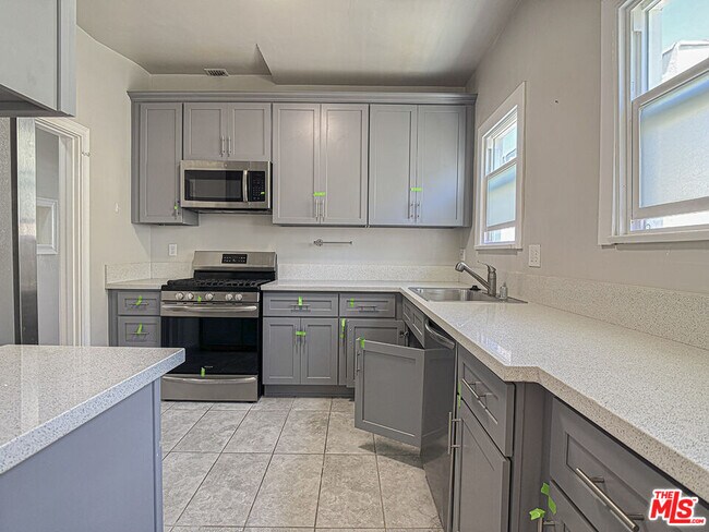 Foto del edificio - 733 N Ridgewood Pl