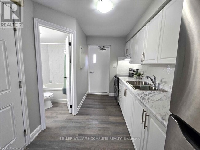 Photo du bâtiment - 300-300 Balmoral Ave N