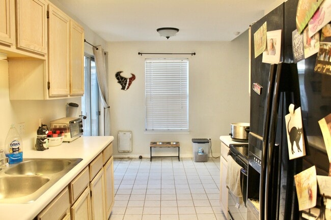 Building Photo - 196 Lola Cir