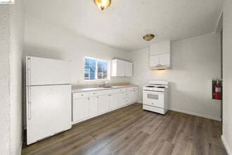 Building Photo - 203 Bissell Ave