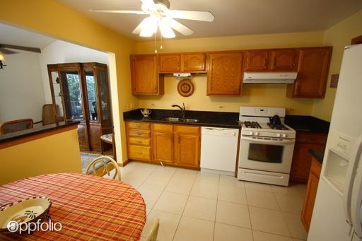 Building Photo - 805 Persimmon Ln
