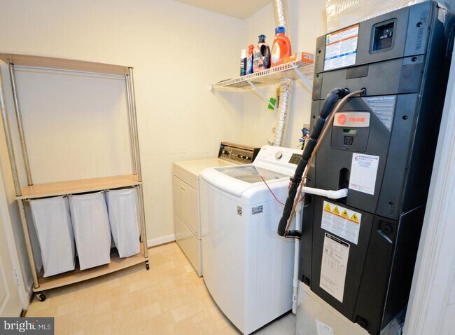 Building Photo - 7013C Birkenhead Pl