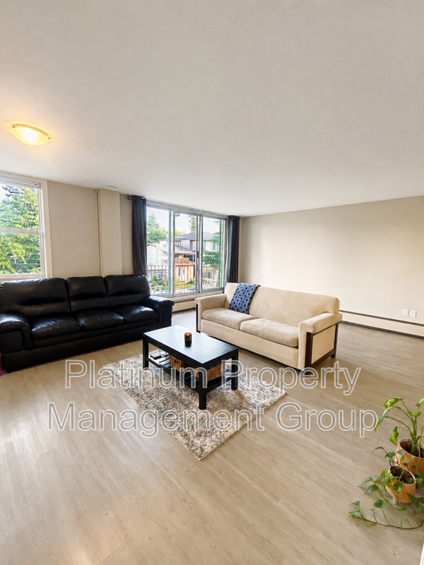 Building Photo - 2024-2035 35 Ave SW
