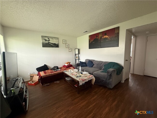 Building Photo - 106 Lady Bird Ln