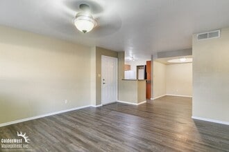 Building Photo - 1880 E Morten Ave