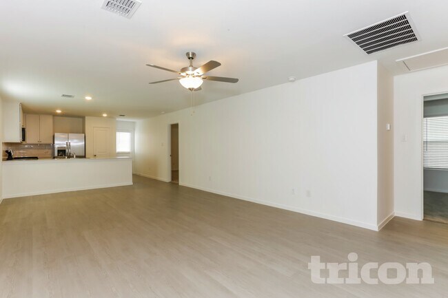 Foto del edificio - 15213 Rangeland Rd