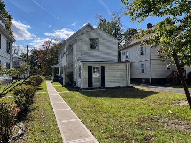 Building Photo - 136 E Main St