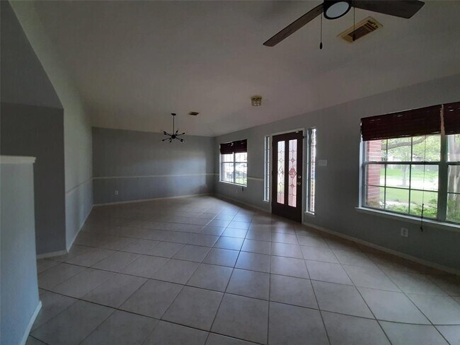 Foto del edificio - 2038 Bluffton Ln