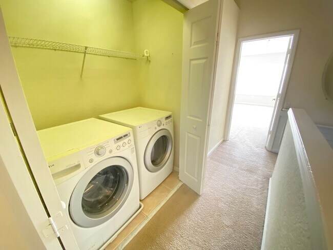 Foto del edificio - STONEBRIDGE LAKES 3 bed 2 1/2 bath