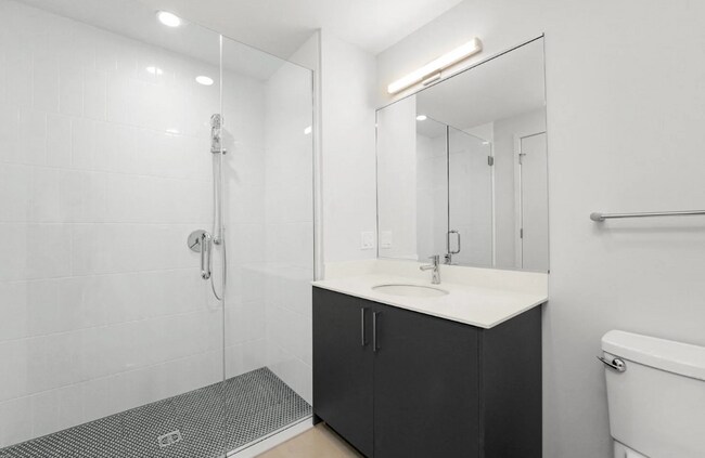 Foto del edificio - 300 N Ashland Ave