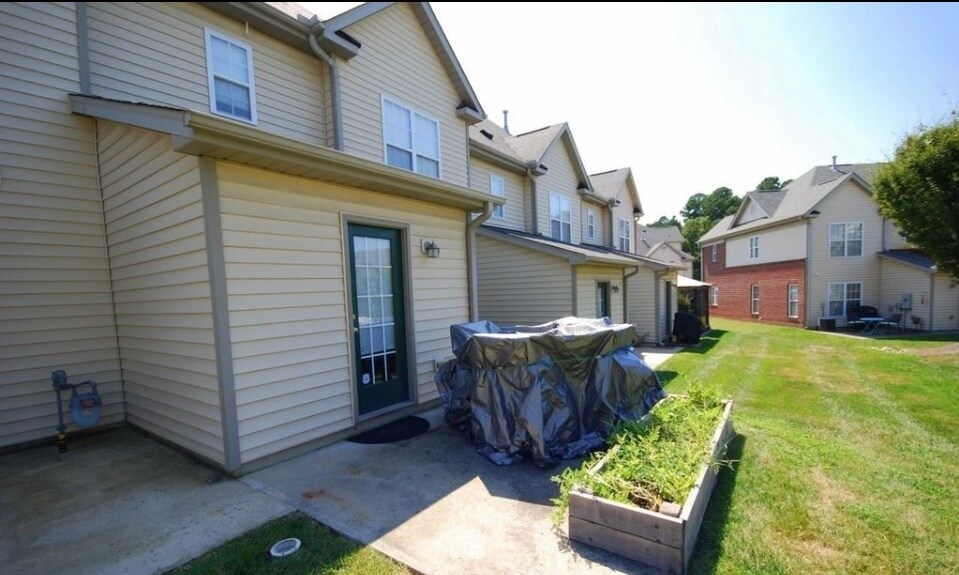 Primary Photo - 9810 Blackwell Dr