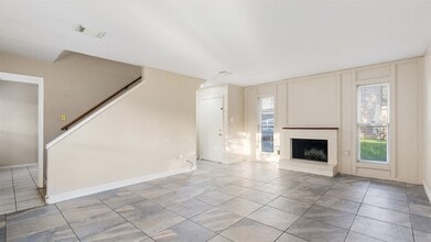 Building Photo - 10810 Sugar Hill Dr