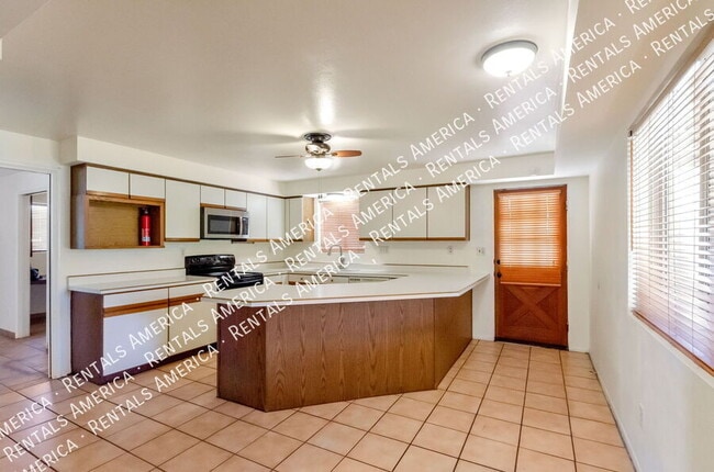 Building Photo - 6861 E Hawthorne Cir