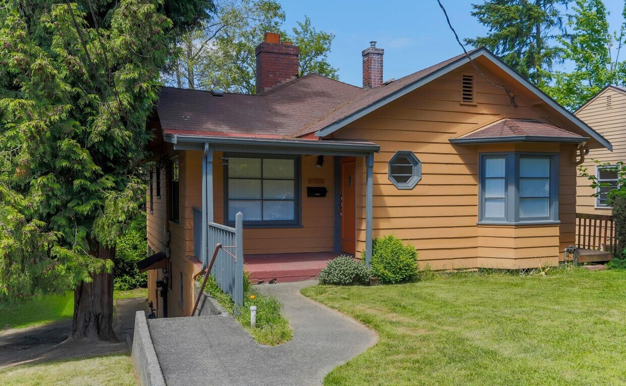 57305732 NE 62nd St Unit Upper, Seattle, WA 98115 Room for Rent in