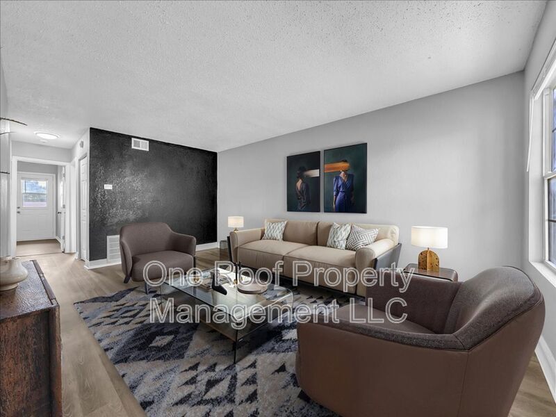 Primary Photo - 2000 Chateau Dr