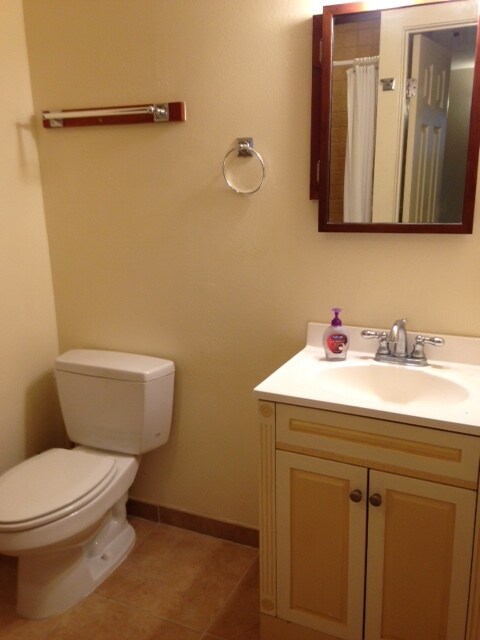 Bathroom - 75-312 Hoene St