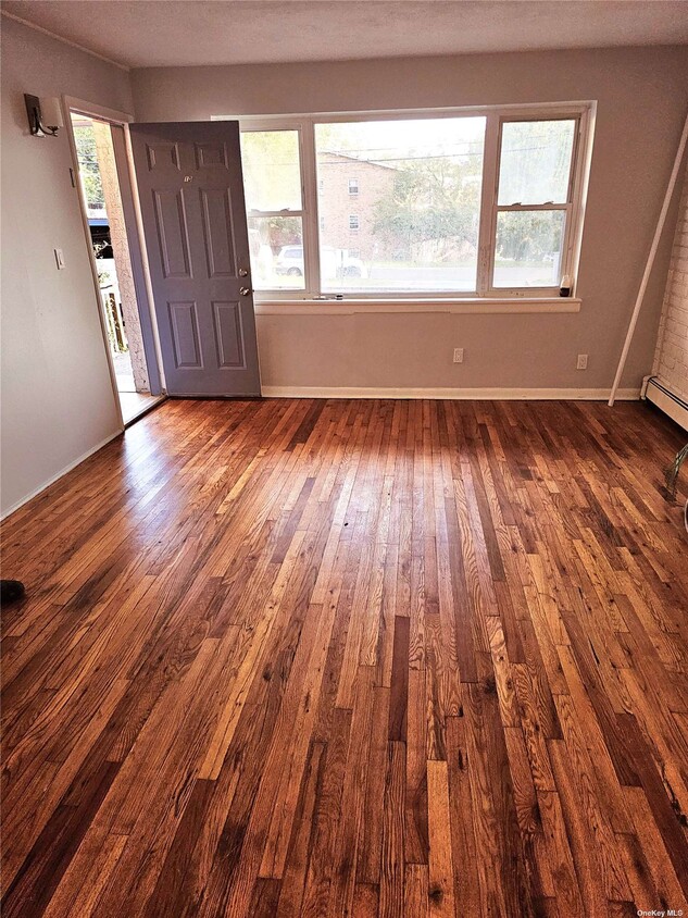 Foto principal - 359 Mayflower Ave