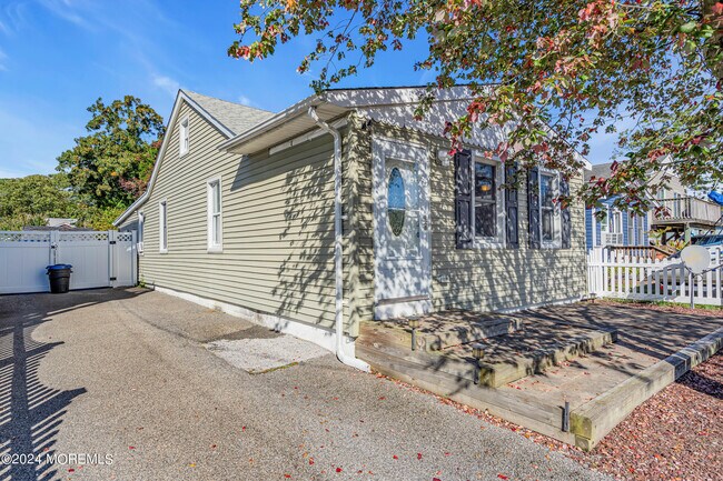 Building Photo - 617 McKinley Ave