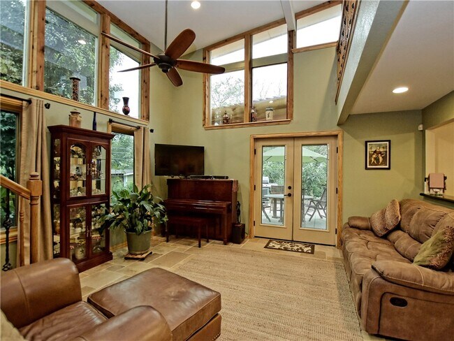 Building Photo - 2501 East Side Dr