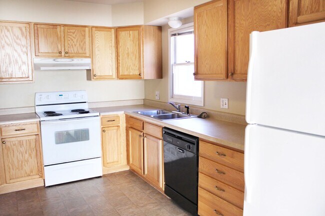 Building Photo - 801 Skyline Dr