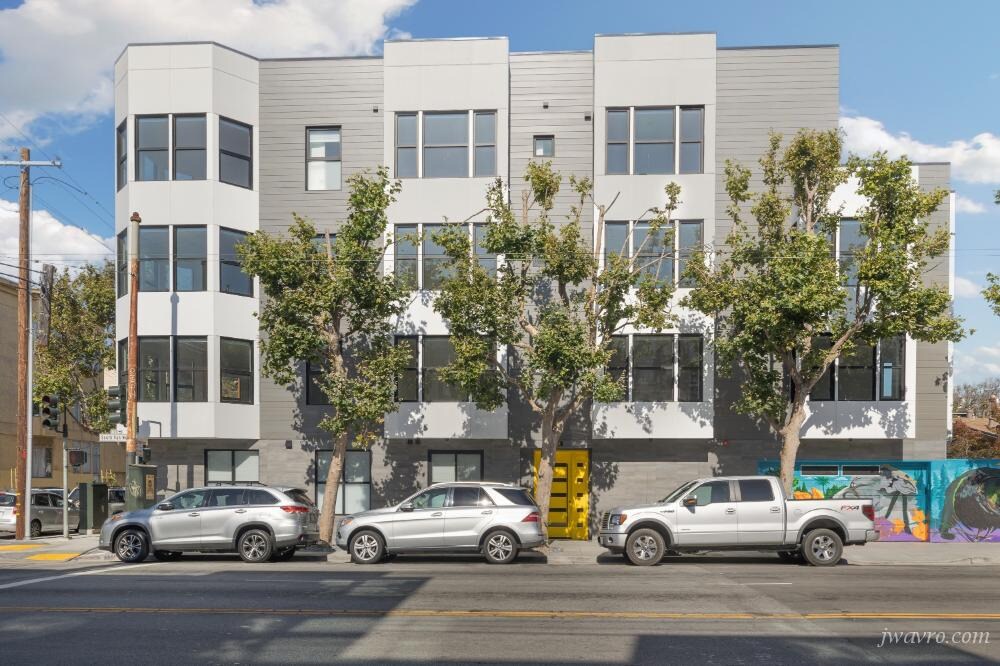 Primary Photo - 1101 S Van Ness Ave