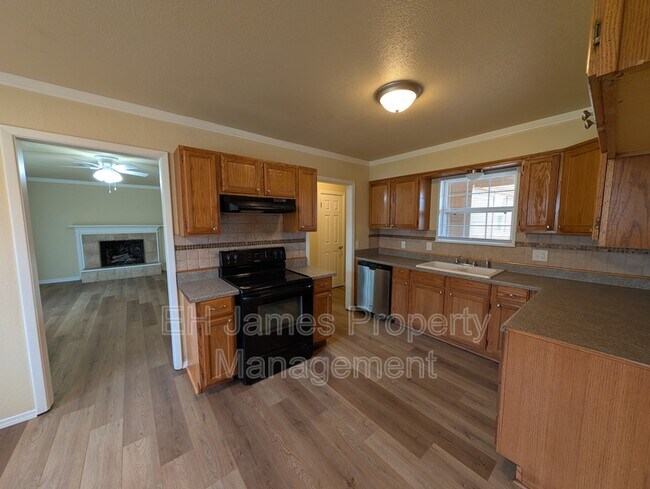 Foto del edificio - 9013 E 32nd St