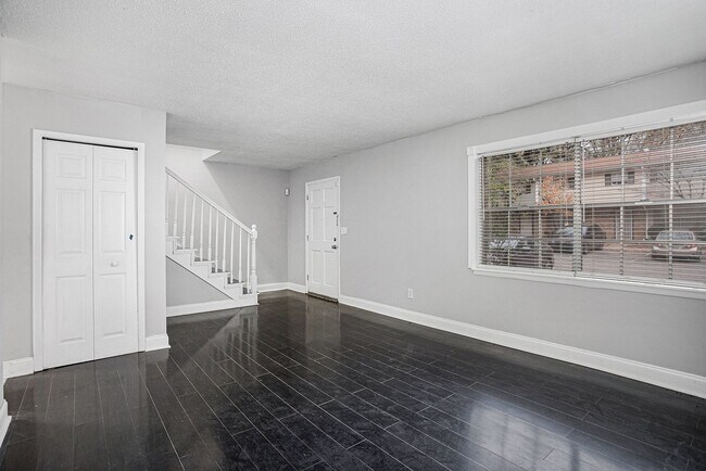 Foto del edificio - Must see 3BR/2.5BA Townhome In Union City!