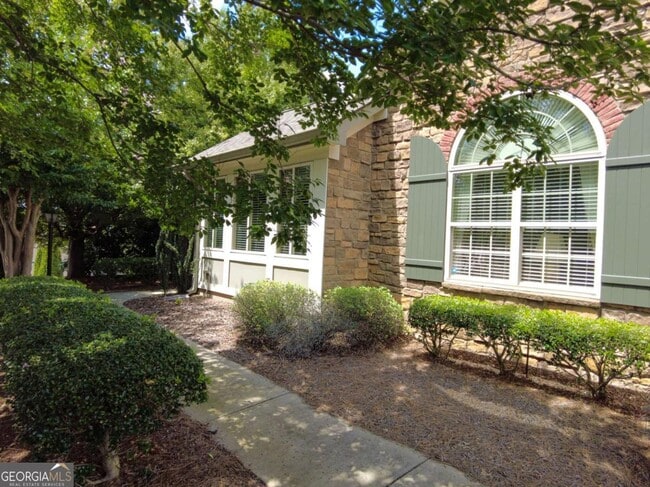 Building Photo - 100 Highlands Ridge Pl SE