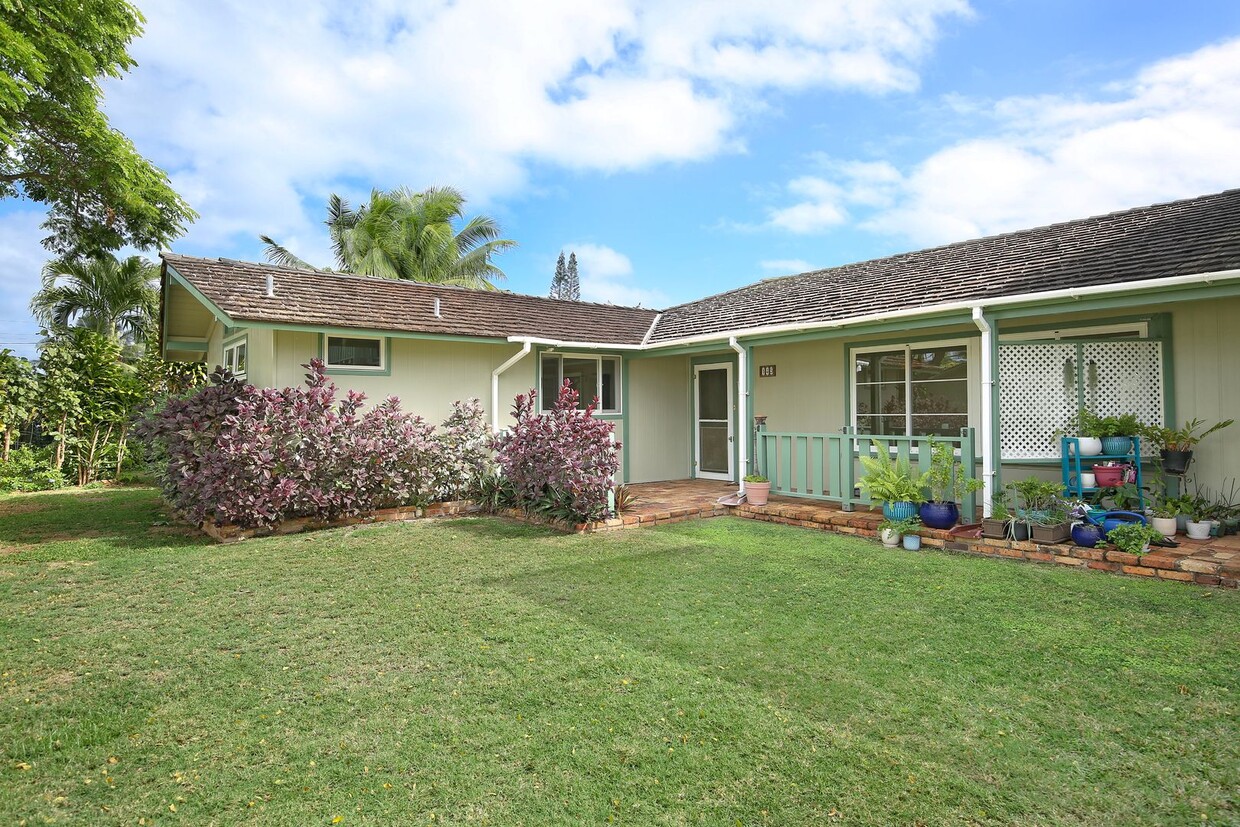 Foto principal - Ready to move into single level family hom...