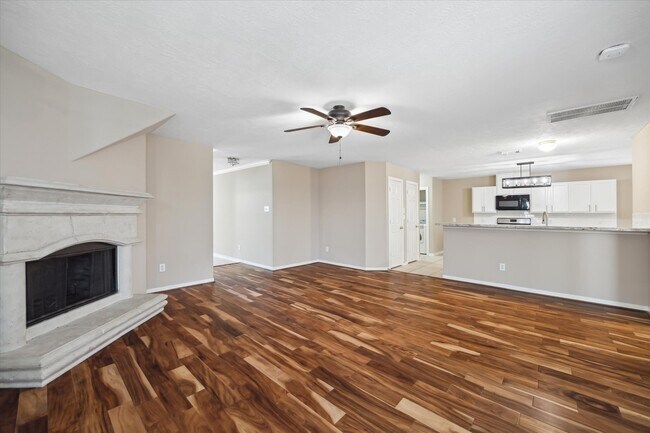 Foto del edificio - 2411 Lacyberry St