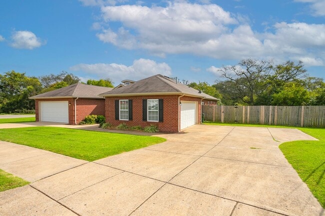 Building Photo - 564 Rose Cottage Cir