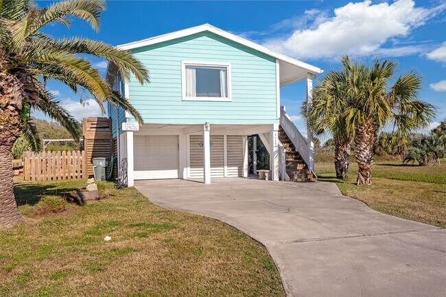 Building Photo - 3827 Las Palmas St