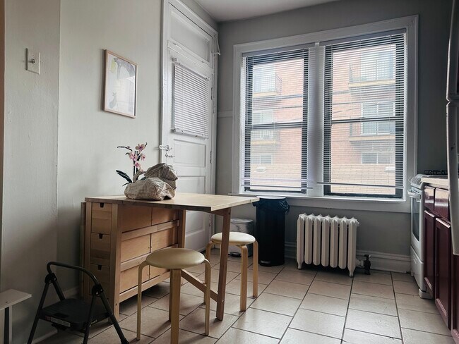Foto del edificio - 639 W ROSCOE St