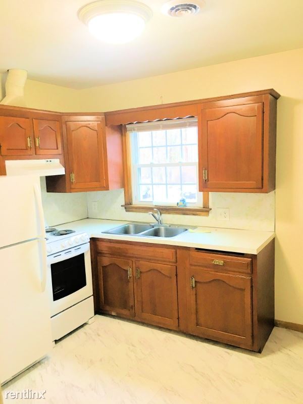29 Leo's Ln Unit 6, Avon, MA 02322 Room for Rent in Avon, MA