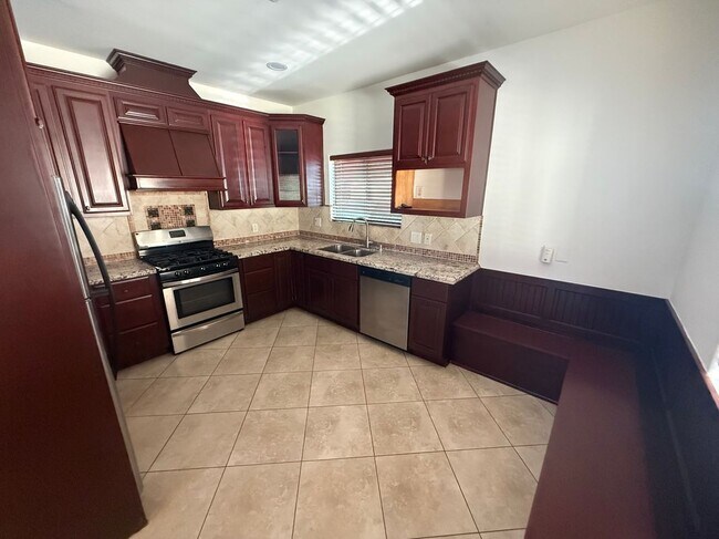 Foto del edificio - 2244 Ripple St