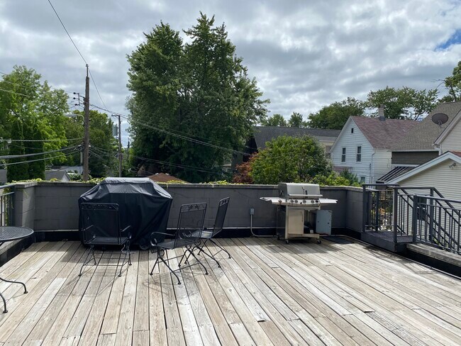Cubierta - 2525 N Saint Louis Ave