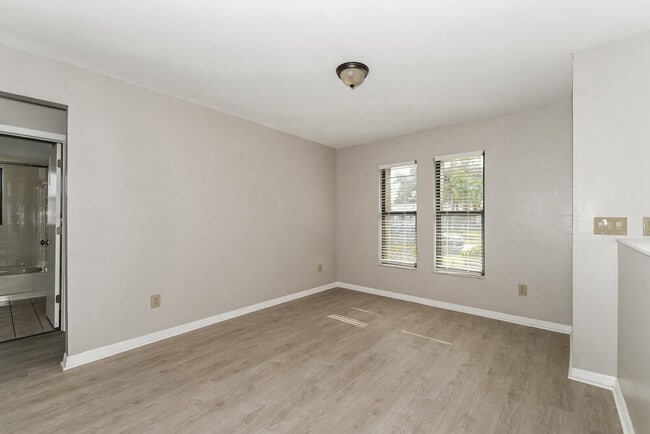 Foto del edificio - 2123 SE 3rd St