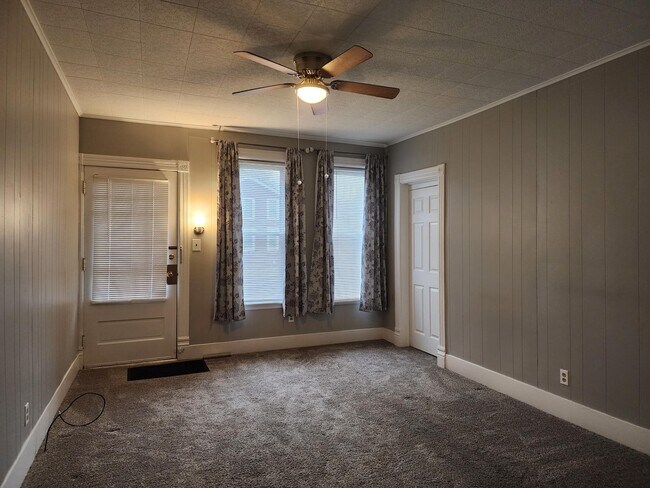 Living Room - 948 W 4th St