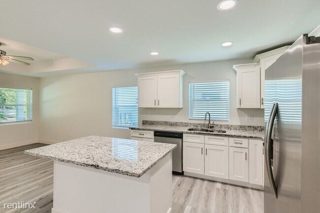 Foto del edificio - 3 br, 2 bath House - 6379 29Th Street N UNIT