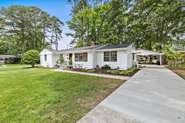 Building Photo - Fully Furnished Home, Short Term Leases Op...