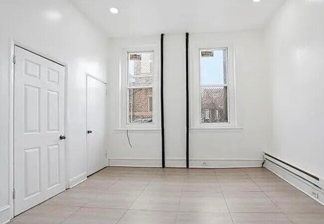 Foto del edificio - 3462 N Front St