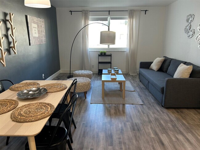 Foto del edificio - 1821 NE 62nd St